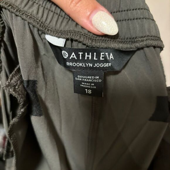 NWT Athleta Brooklyn Ankle Pant/Jogger Featherweight Fabric Olive Green- Size 18 - Picture 10 of 10